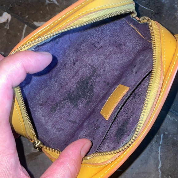 Louis Vuitton yellow epi leather zippy pouch bag. Peeling inside Serial # inside - Picture 5 of 6